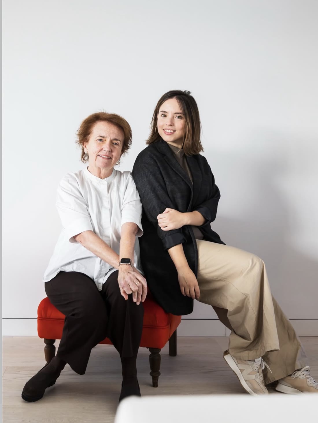 Macarena Costales e Isabel Pallarés en el estudio
